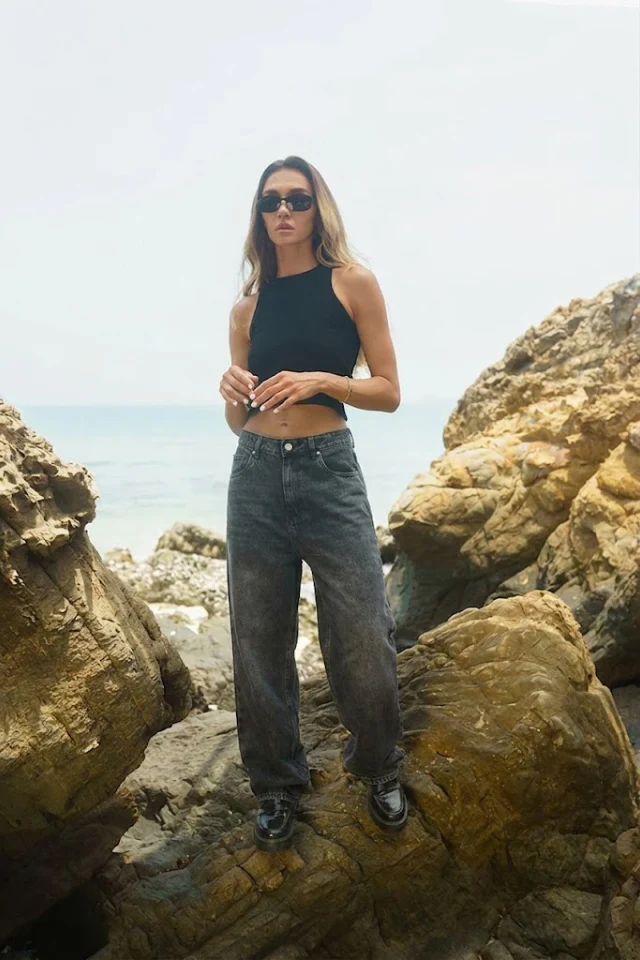 Women's wide-leg jeans